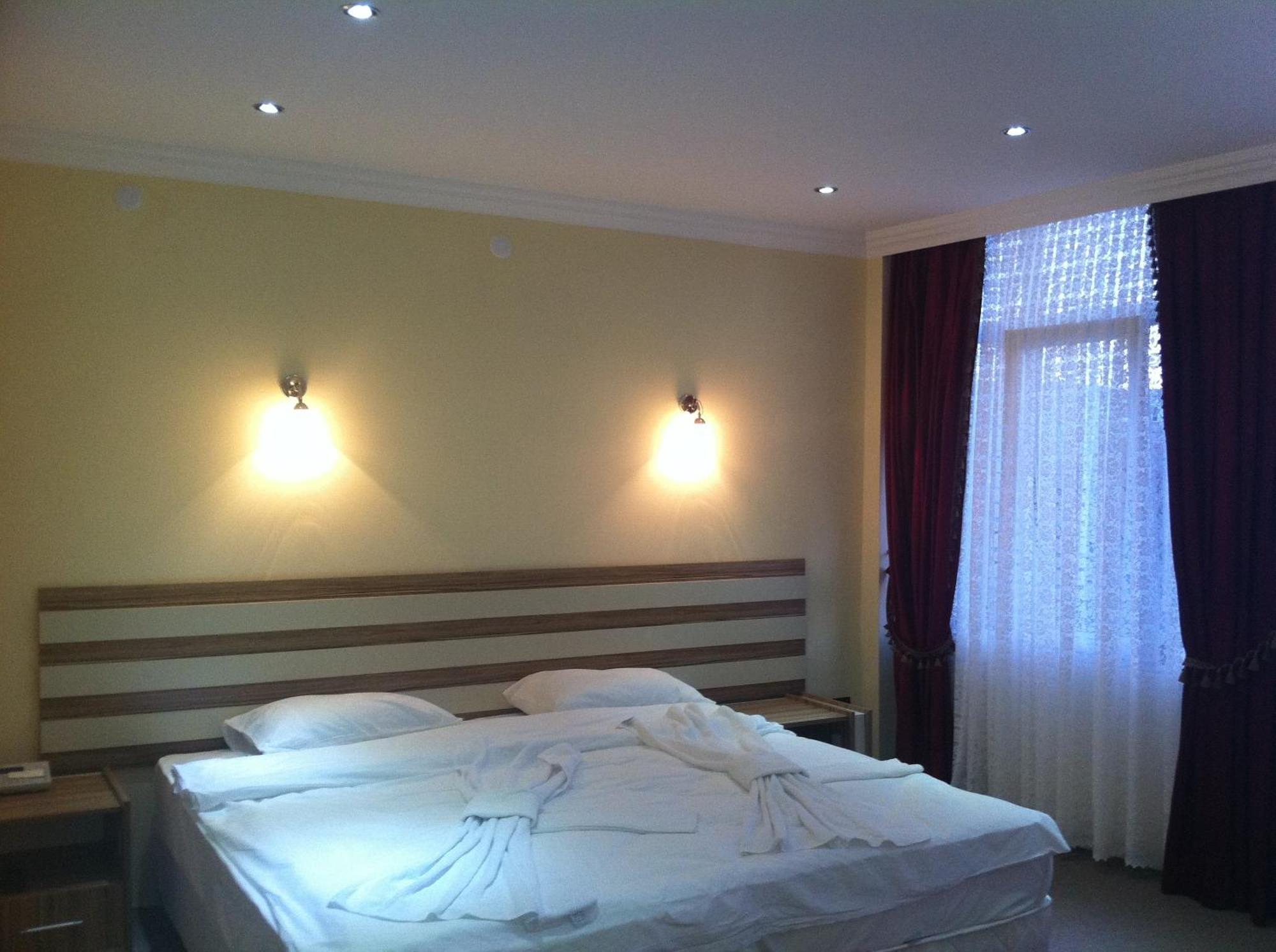 Tj'S Hotel Ечеабат Екстериор снимка